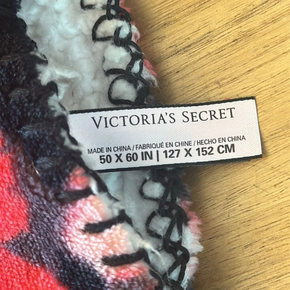 VICTORIAS SECRET sherpa blanket